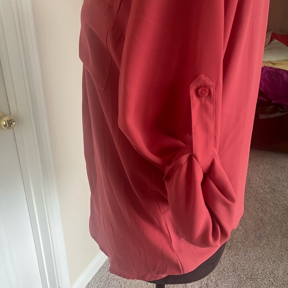 Women’s Express, size M Long sleeve, cranberry blouse with convertible‎ sleeve - Picture 3 of 8